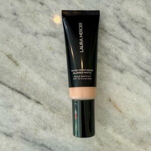 Laura Mercier Blurred Matte Tinted Moisturizer - shade 2C Oak